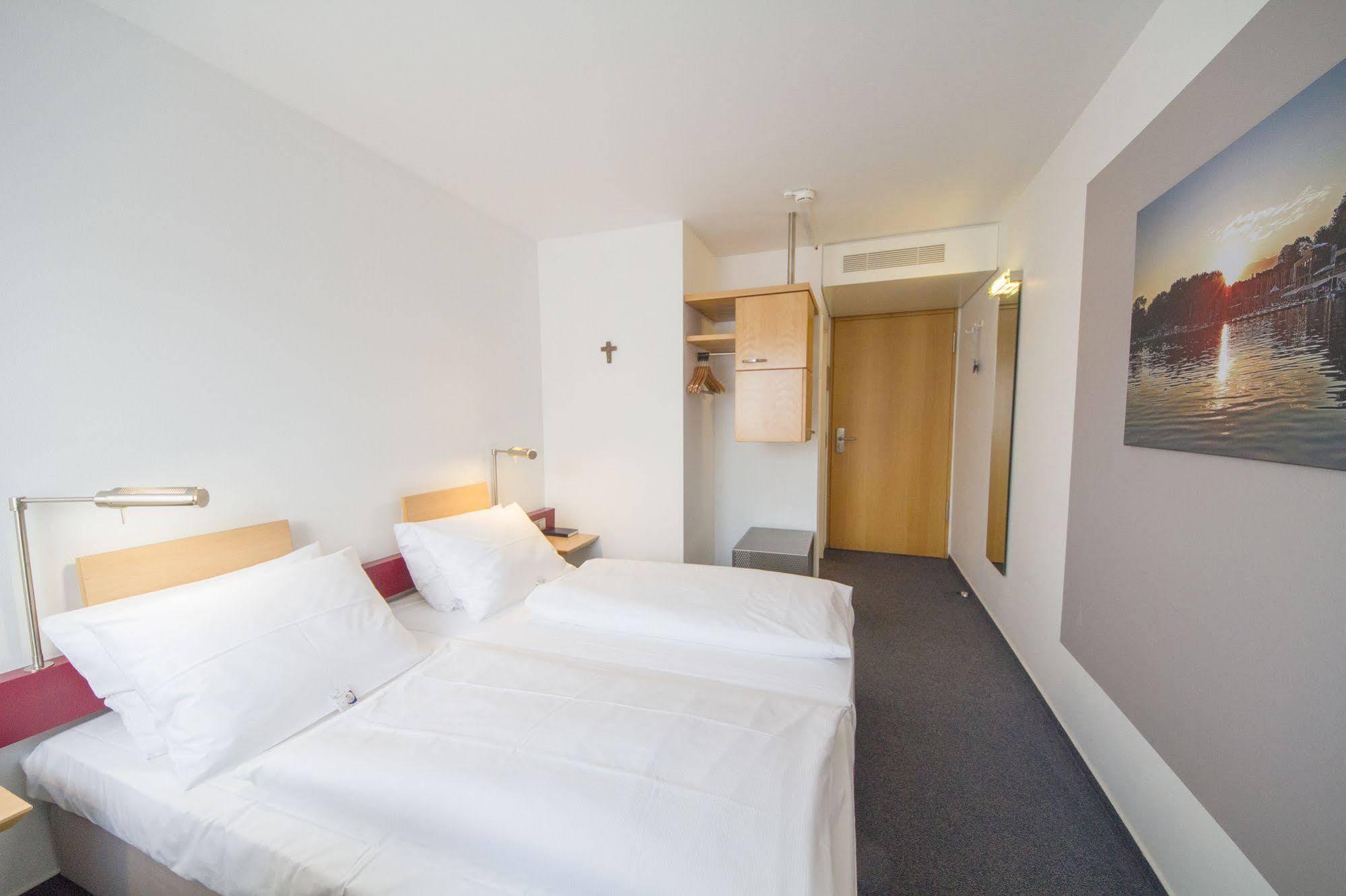 Stadthotel Hotel 3*